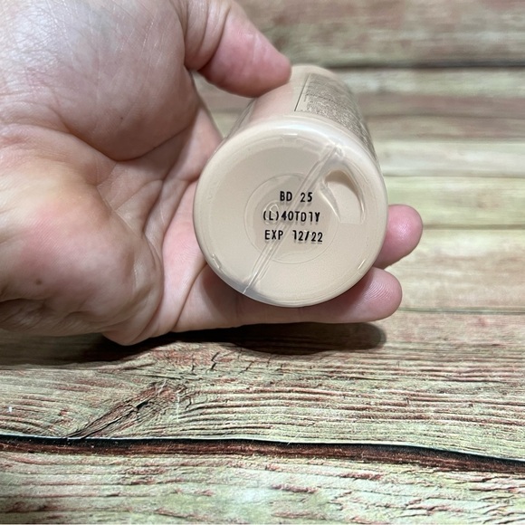 YSL All Hour Foundation Full - Picture 4 of 5